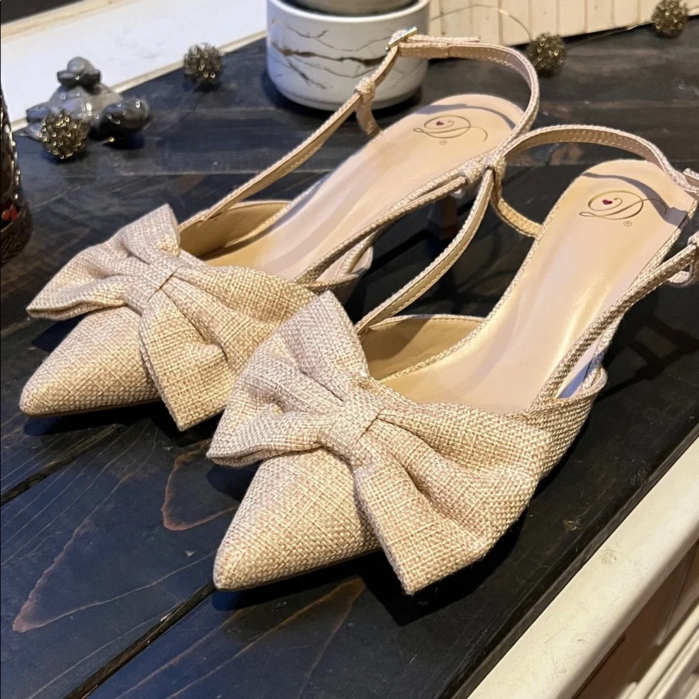 NWOB Elegant Beige Bow Slingback Heels - Picture 4 of 9